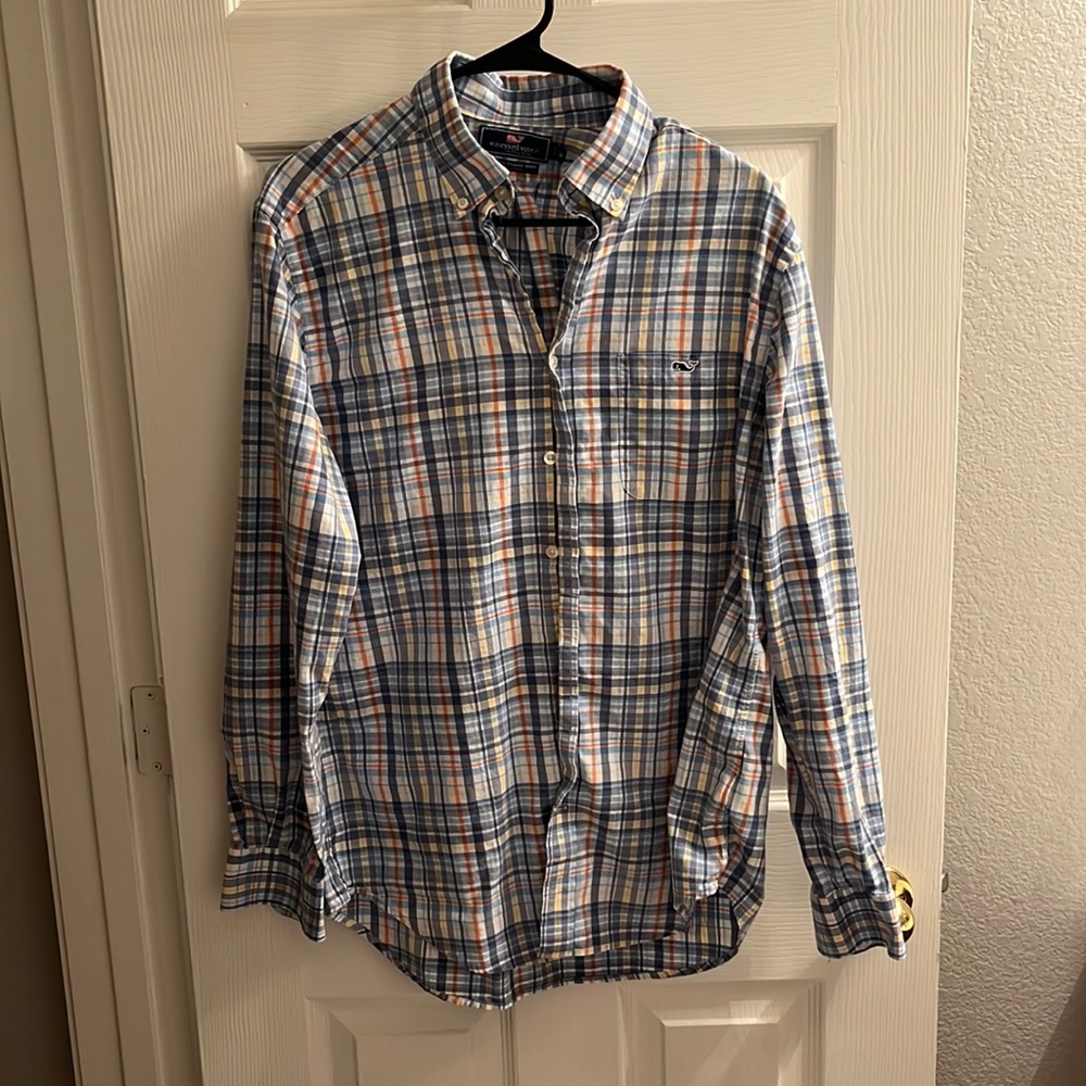 Mens Vineyard Vines button up long sleeve with 1 Missing Button